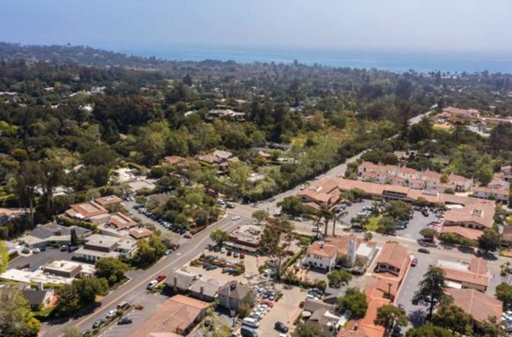Coast House Cleaning service in an immaculate Montecito, California townhome, reflecting superior cleanliness.
